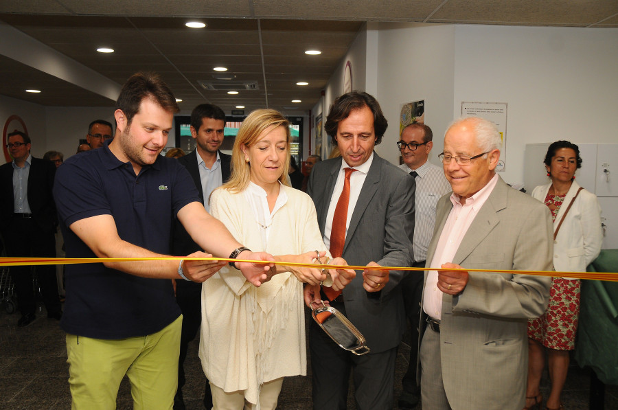 Gerard Figueras, regidor de Promoción Económica del Ayuntamiento de Vilanova i la Geltrú, Neus Lloveras, alcaldesa de Vilanova i la Geltrú, Enric Ezquerra, consejero delegado de Condis, y Xavier C
