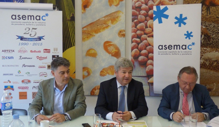 Felipe Ruano, presidente de Asemac, estuvo acompañado por Fernando Burgaz, director general de la Industria Alimentaria del Magrama.