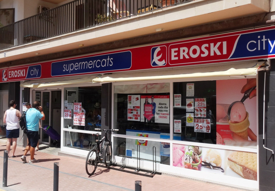 El establecimiento de Colonia de Sant Jordi dispone de un surtido de más de 3.500 productos en sus 280 m2.