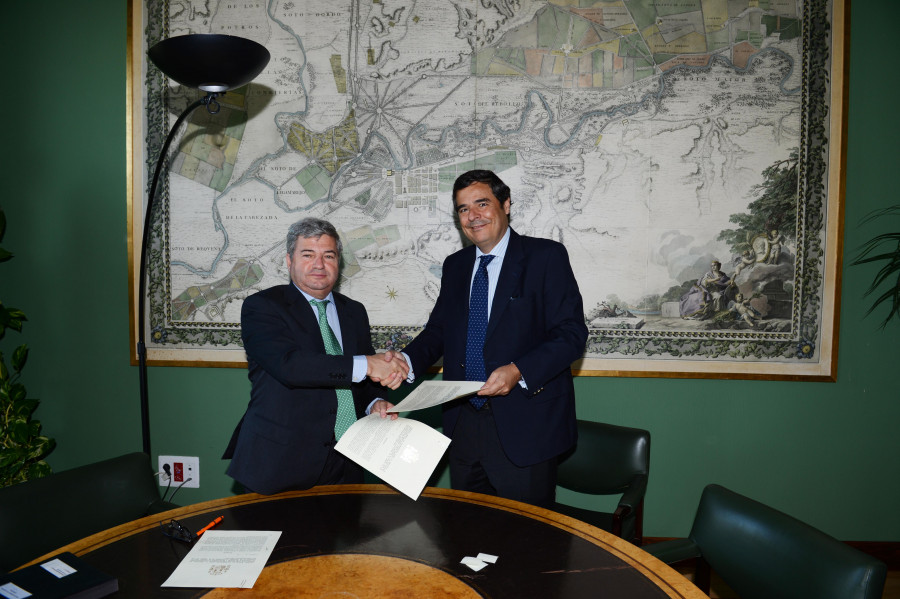 Momento de la firma del convenio.