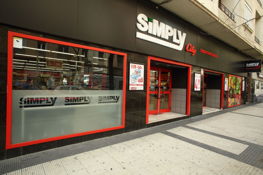 El nuevo supermercado Simply City dispone de todas las secciones de poducto fresco en formato autoservicio.