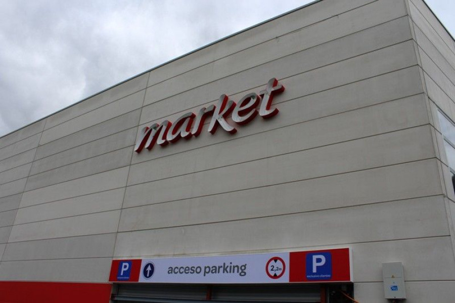 Fachada del nuevo supermercado Carrefour Market abierto en Tolosa