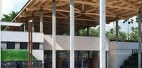 El centro dispone de 2.155 m2 con todas las secciones.