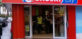 El nuevo Eroski/city, de 250 metros cuadrados, dispone de un surtido de 3.500 productos.