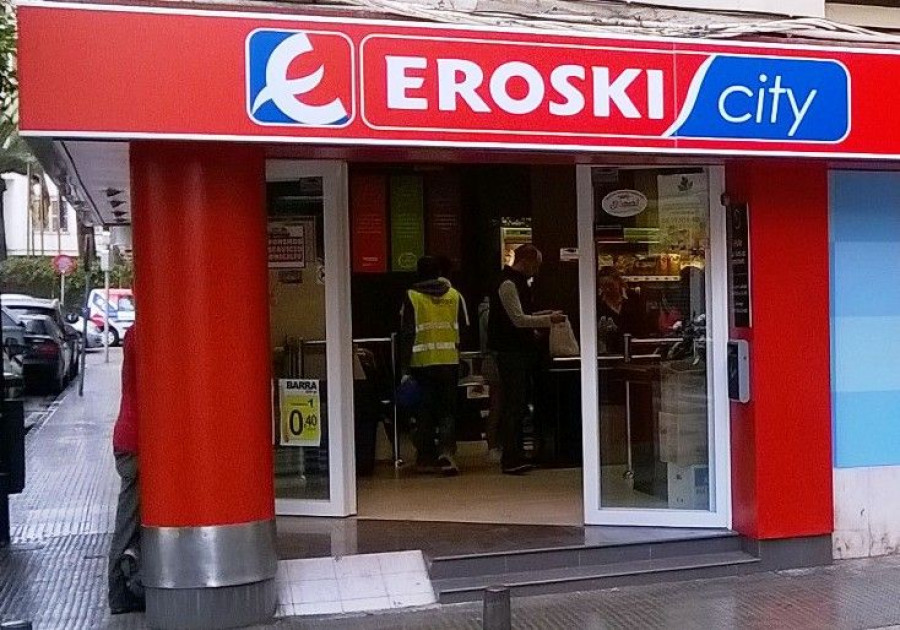 El nuevo Eroski/city, de 250 metros cuadrados, dispone de un surtido de 3.500 productos.