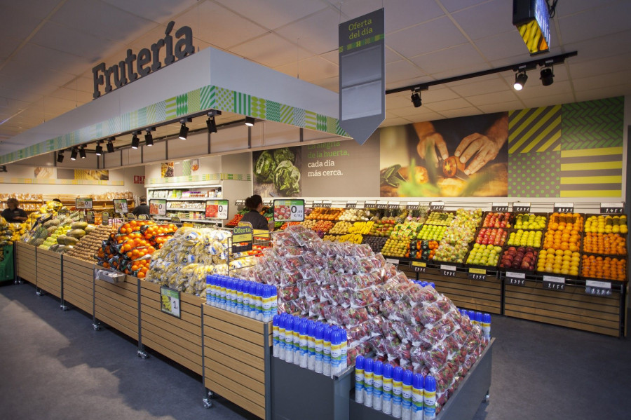 Imagen del interior del nuevo supermercado La Plaza.