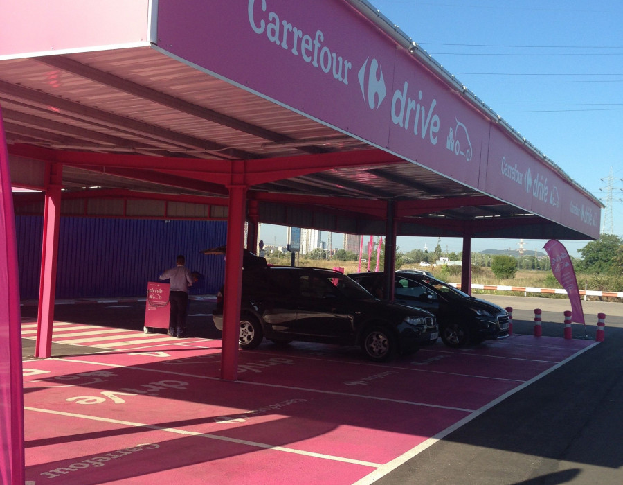El hipermercado Carrefour Prat se convierte en el primer centro de la compañía en Barcelona en ofrecer esta alternativa para hacer la compra.