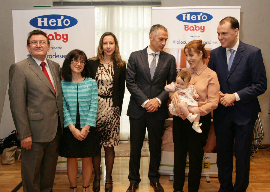 Momento de la presentación del nuevo etiquetado de Hero Baby en braille.