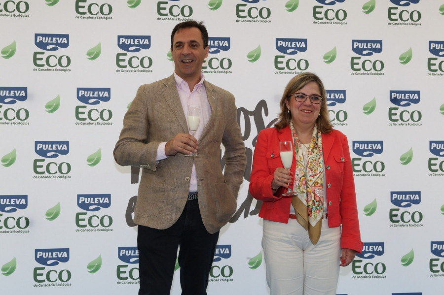 Patricia Ulloa, directora Xeral Produción Agropecuaria, y  Diego Puerta, consejero delegado Puleva.
