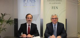 Momento del acto de la firma entre Fiab y FEN.