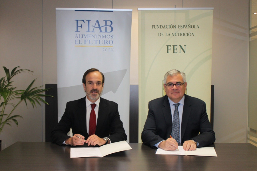 Momento del acto de la firma entre Fiab y FEN.