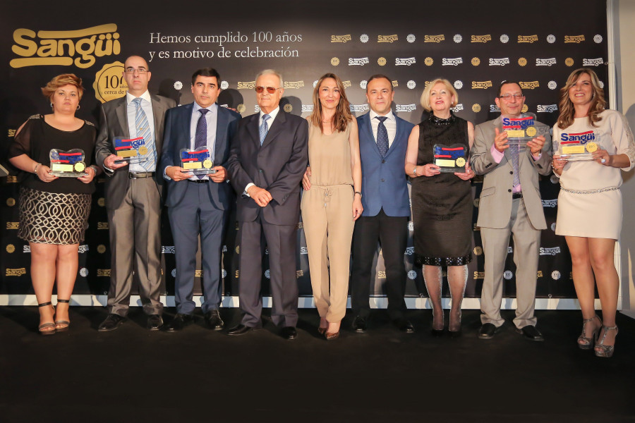 Alrededor de 250 asistentes pudieron escuchar durante la gala del 100 aniversario las palabras de los actuales responsables de Sangüi.
