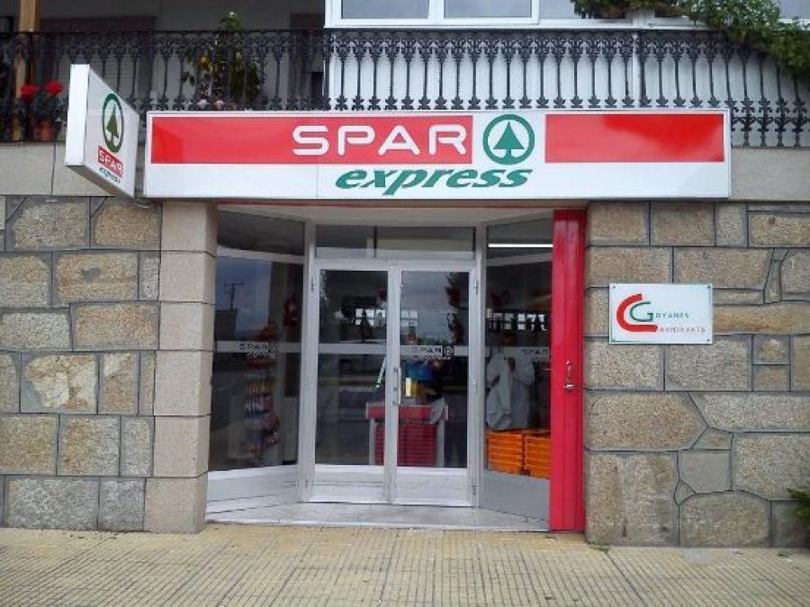 El plan de aperturas fija un objetivo de operatividad con 16 supermercados de proximidad y tiendas de conveniencia a finales de 2015.