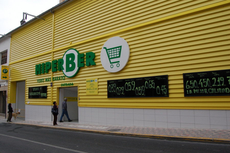 Hiperber ha inaugurado 21 nuevos supermercados en la provincia de Alicante, que han conllevado una inversión de alrededor de 20 millones de euros.
