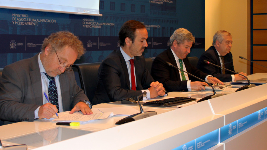 El documento ha sido presentado por Fernando Burgaz, director general de la Industria Alimentaria del Magrama, y Mauricio García de Quevedo, director general de Fiab.