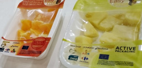 El envase alarga la vida útil de la naranja y la piña, una vez peladas y cortadas.
