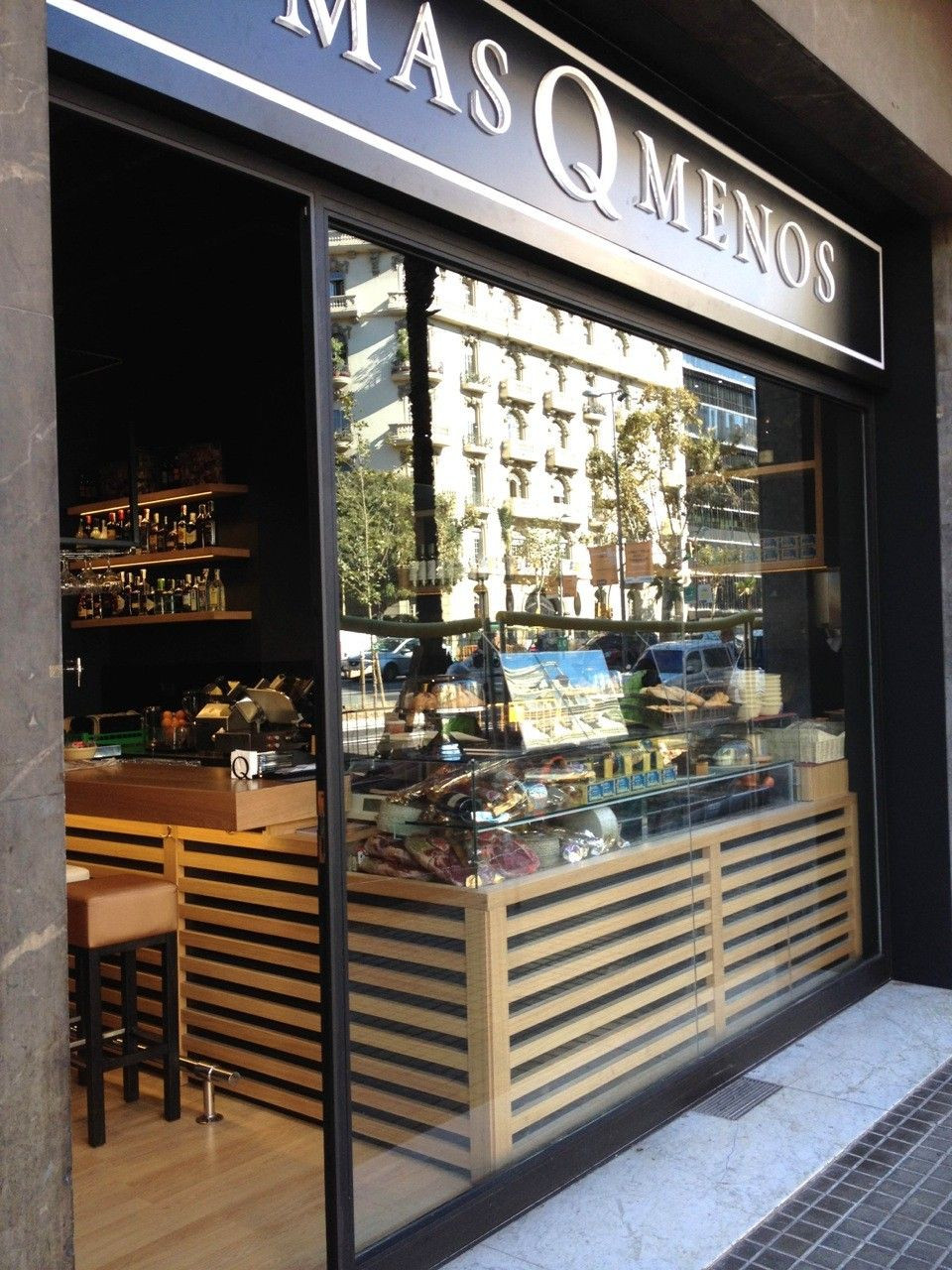 El nuevo establecimiento cuenta con 180 m2 de superficie, además de la terraza.