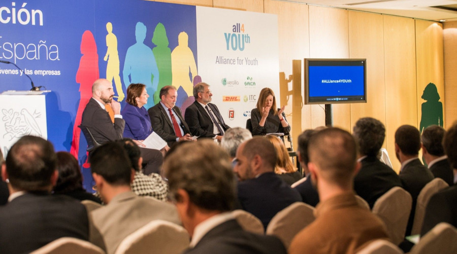 La mesa redonda ha dejado constancia de la importancia de la FP Dual.