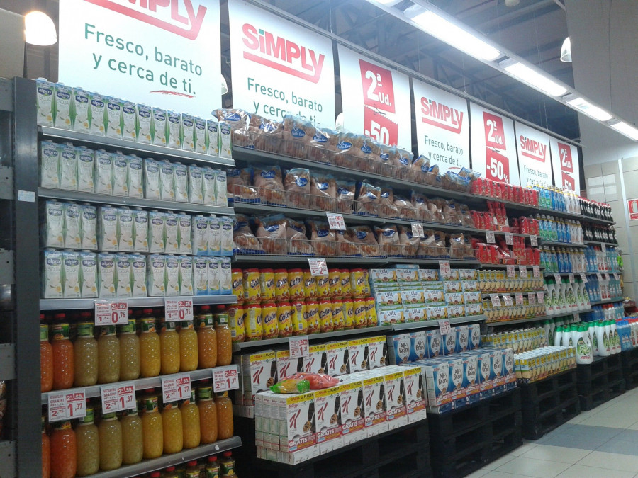 El establecimiento se ha abierto bajo la enseña bajo la enseña Simply Market.
