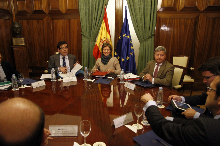 Isabel García Tejerina, reunida con los representantes de Anged, Asedas y Aces.