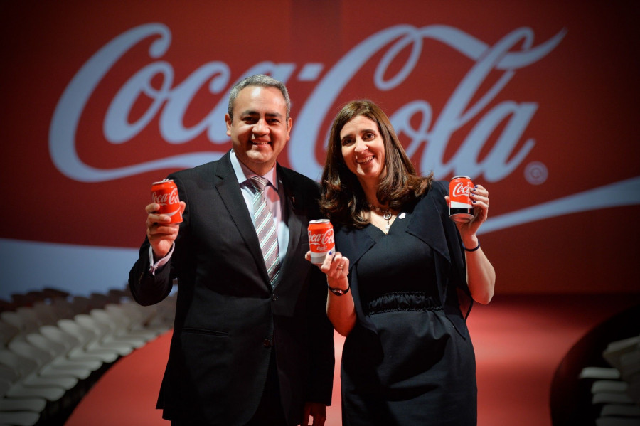 Jorge Garduño y Esther Morillas presentando la estrategia 