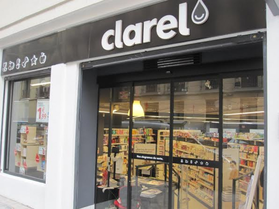 DIA inaugura tres nuevas tiendas Clarel en Tarragona.