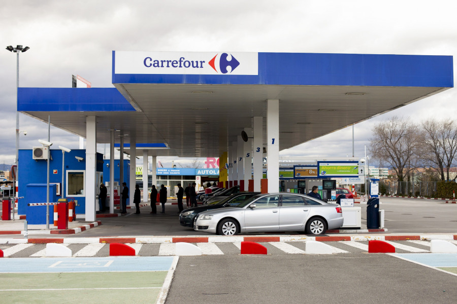 Carrefour posiciona el gasóleo por debajo del euro.