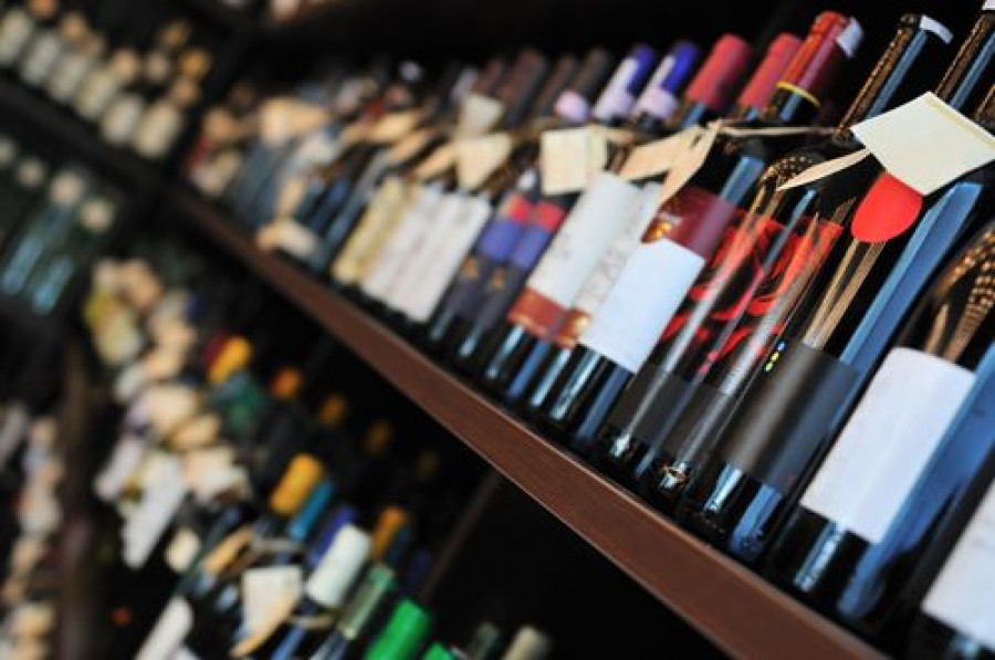 Tienda vinos123rf2 b 2987