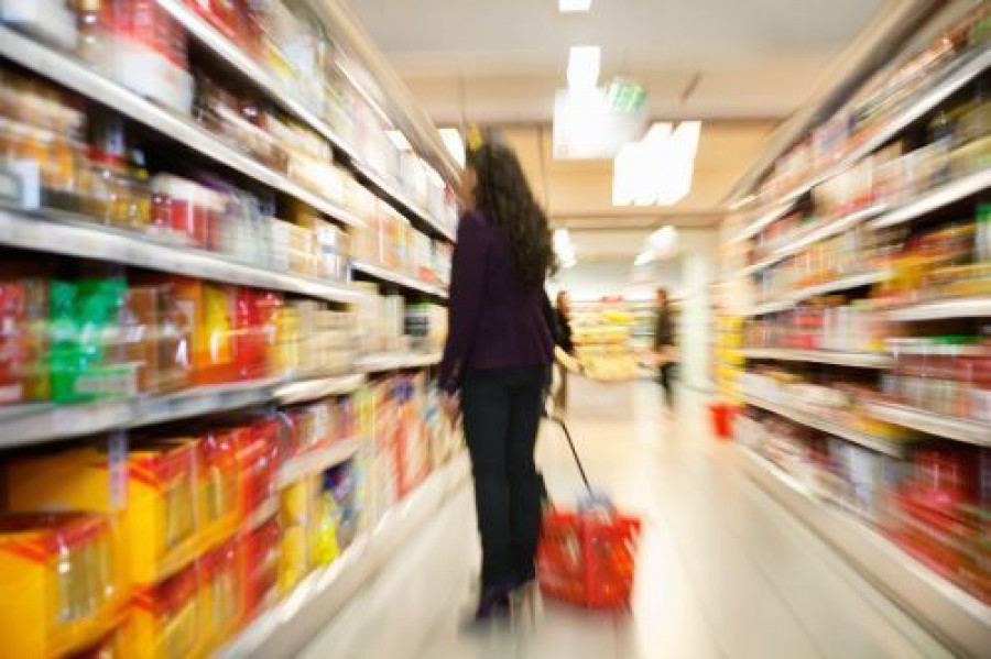 Compradora decision123rf 2886
