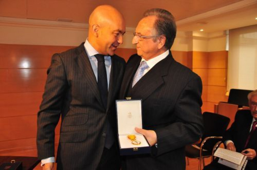Tomasfuertesrecibeelpremio