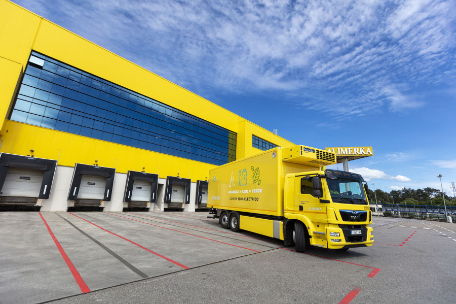 Alimerka introdujo el primer camión eléctrico del sector en España.