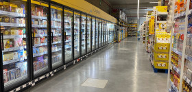 Carrefour ha simplificado al máximo la iluminación, decoración y el mobiliario.