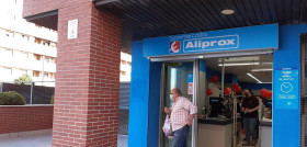 La tienda tiene 200 metros cuadrados de sala de ventas.