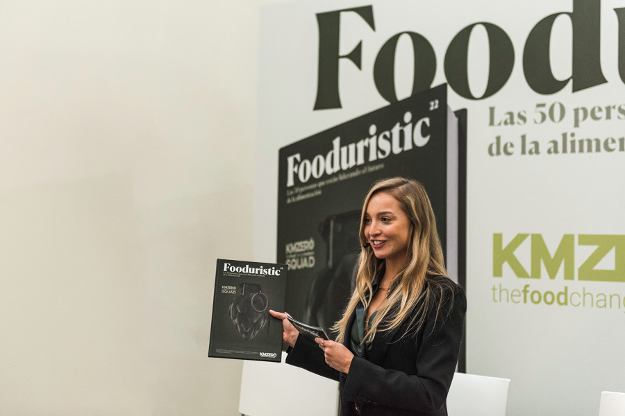 Directora de KM ZERO, Beatriz Jacoste con el informe Fooduristic'22