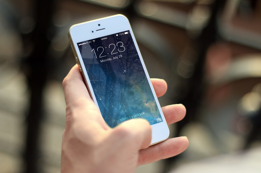 Iphone computer smartphone mobile hand screen 948354 pxhere