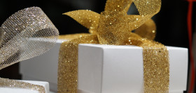 Gift box closeup christmas ribbon gifts 526423 pxhere