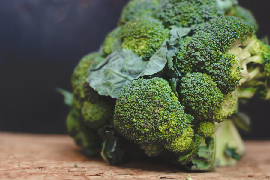 Broccoli leaf vegetable cruciferous vegetables vegetable cauliflower broccoflower 1629158 pxhere