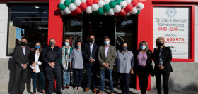 Representantes de SPAR Gran Canaria junto al alcalde de Santa Lucía de Tirajana, Francisco García, durante el acto de inauguración de SPAR San Nicolás de Bari celebrado ayer