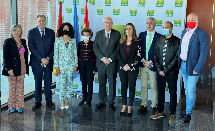 Foto de familia Delegación de Gobierno CyL, MINCOTUR y Galletas Gullón