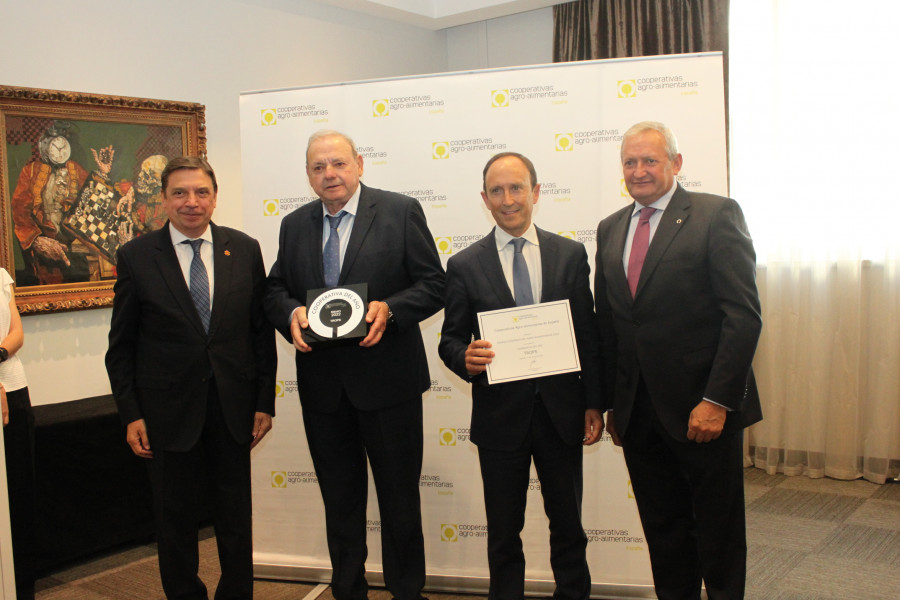 Ministro Agricultura   Presidente y Director General de TROPS Presente Coop.Agroal.España