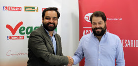 Firma convenio AJE Galicia y Vegalsa Eroski 2022