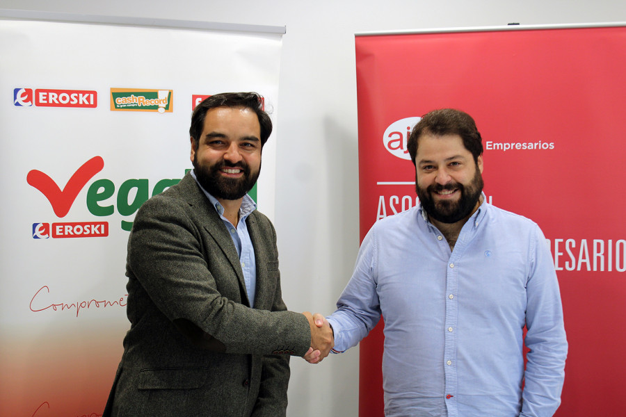 Firma convenio AJE Galicia y Vegalsa Eroski 2022