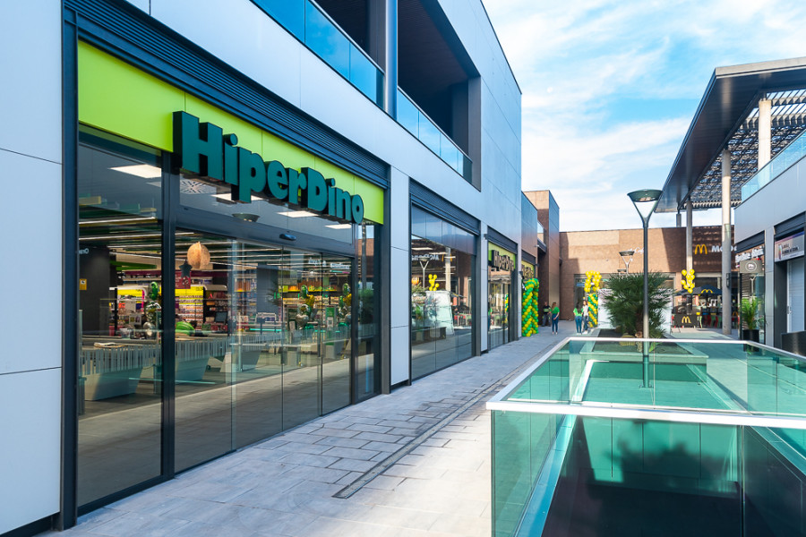 Fachada de HiperDino Open Mall