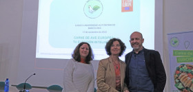 Los ponentes Magaly González (izq) y Carlos Garcés junto a la catedrática de la facultad de veterinaria de la UAB, Ana Cristina Barroeta