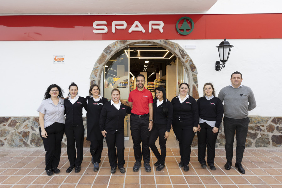 El equipo de SPAR Bahía Feliz durante la apertura