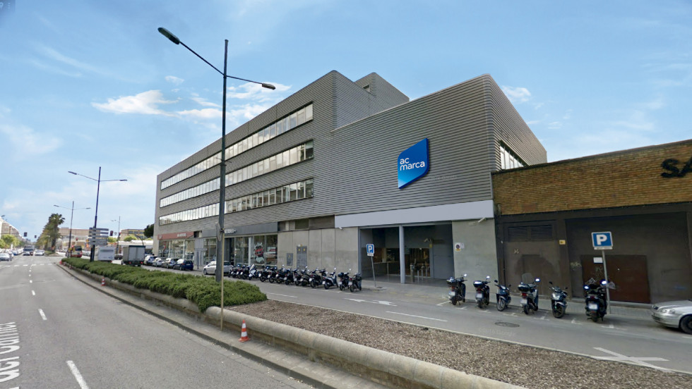 Exterior AC Marca