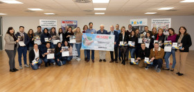 La plantilla de SPAR Gran Canaria entrega el cheque a la Asociación Síndrome de Down Las Palmas