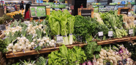 Foto prensa verdura de hoja en Carrefour