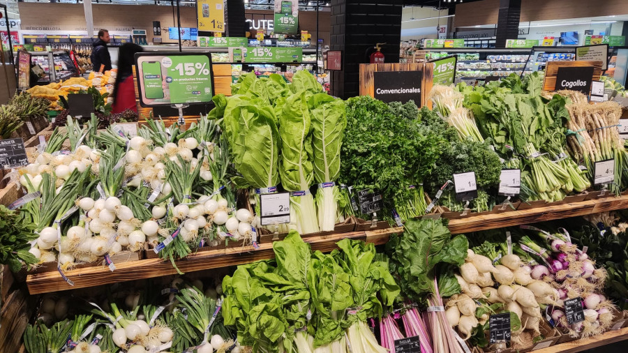 Foto prensa verdura de hoja en Carrefour