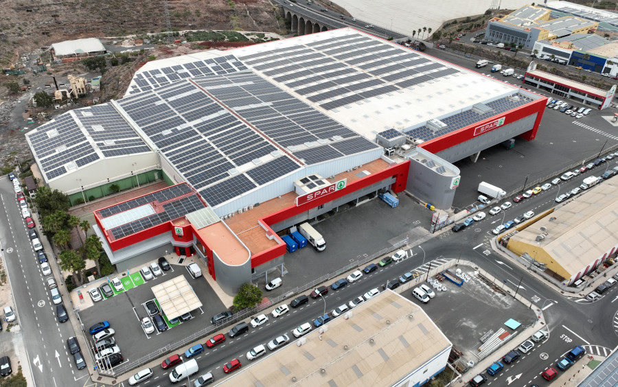 La central logística de SPAR Gran Canaria en El Goro ha completado su planta fotovoltaica